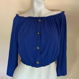 VENUS Off-Shoulder Button Crop Top